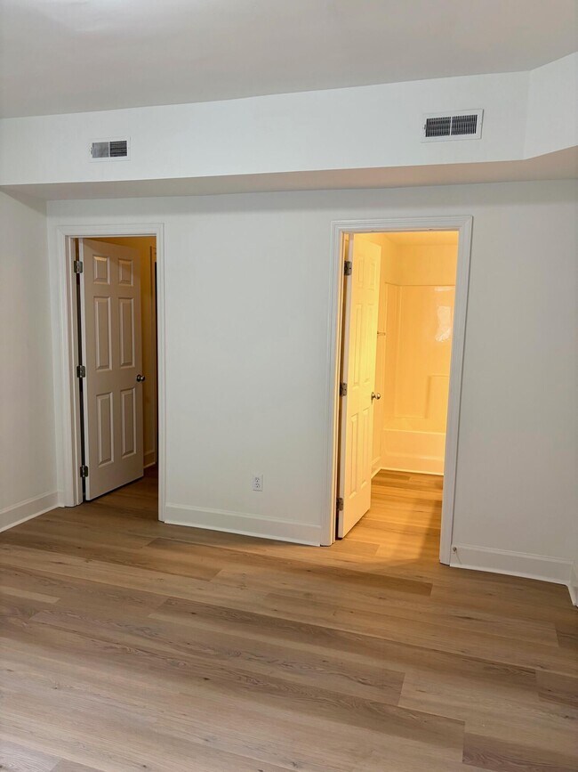 Building Photo - 160 N Mill St