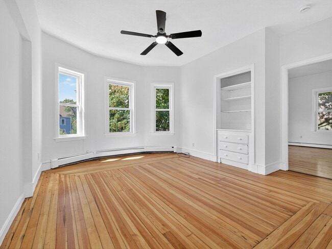 Building Photo - 471 Medford St