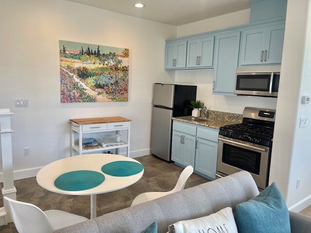 Cocina alegre - 1119 Channing Way