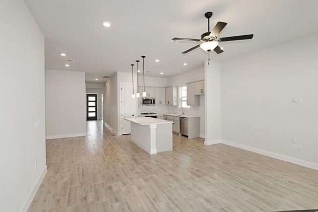 Building Photo - 12805 Stanford Dr