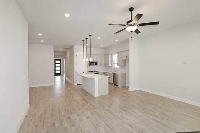 Foto del edificio - 12805 Stanford Dr