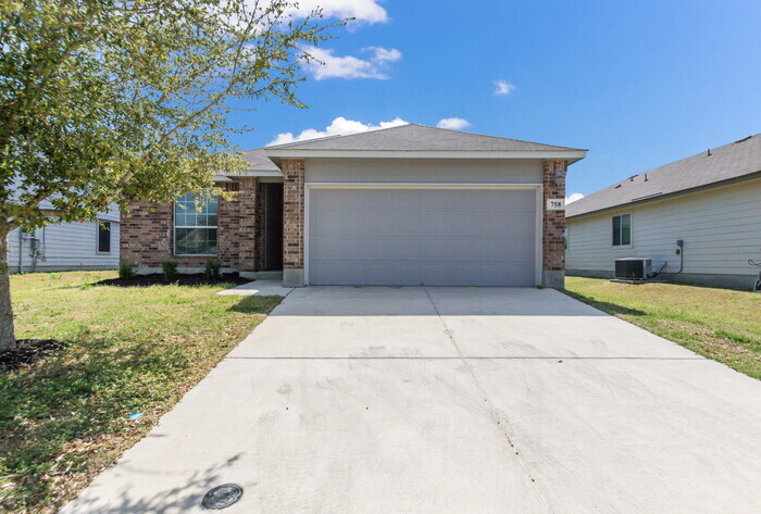 Foto principal - Beautiful 3 BR/2 bath home in Avery Park r...