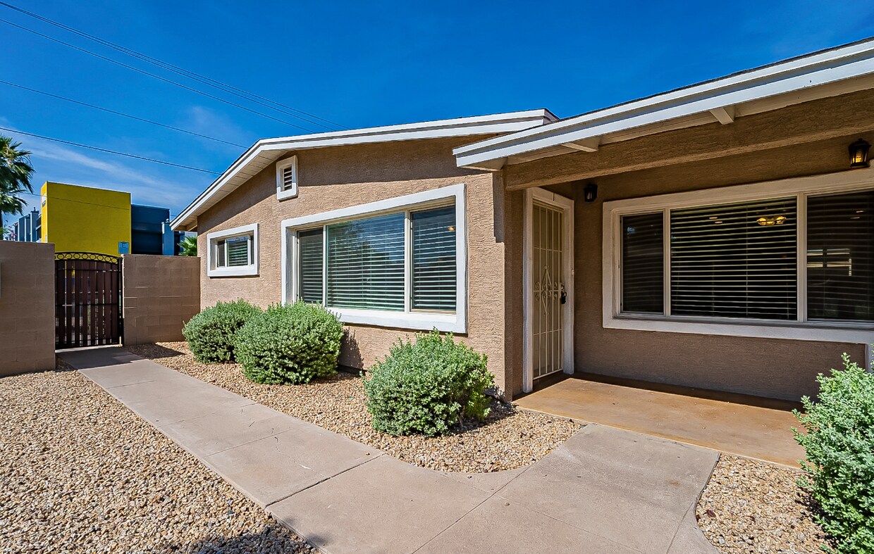 Entrance - 818 W Osborn Rd