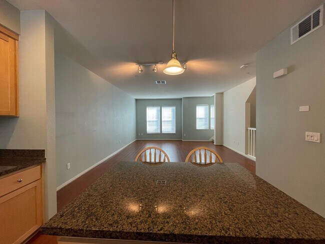 Foto del edificio - 1915 Aberdeen Ln