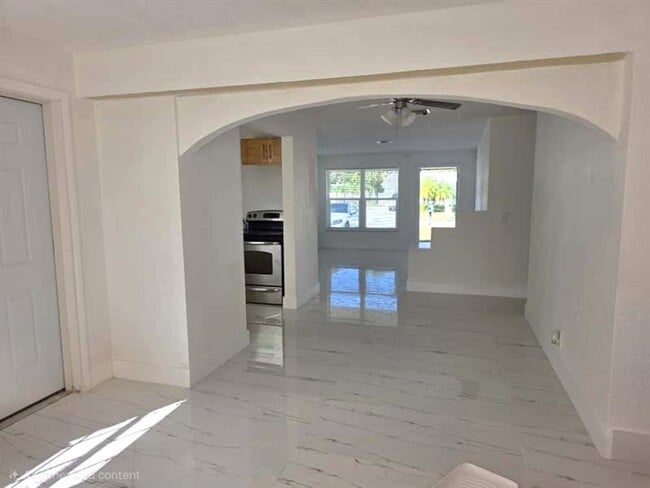 Foto del edificio - 364 NW 2nd Ct