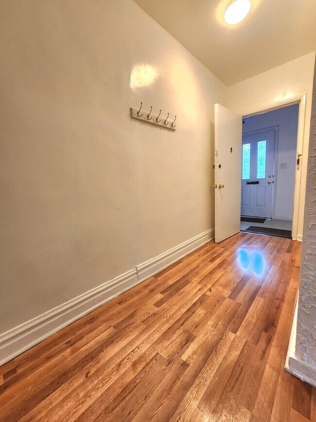 Building Photo - 256 Avenue B