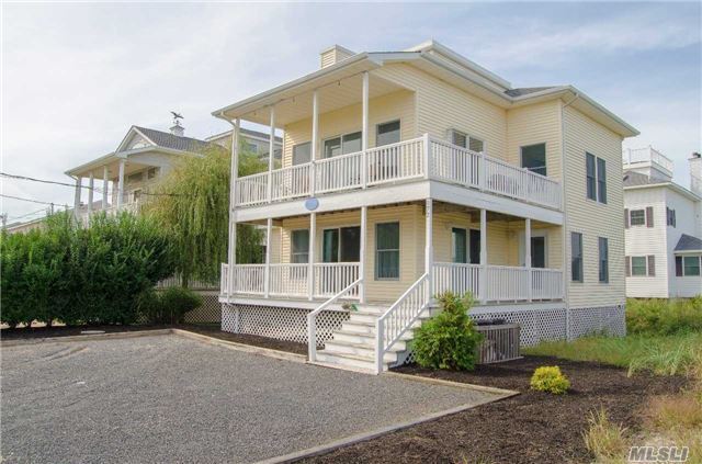 Building Photo - 872 Dune Rd