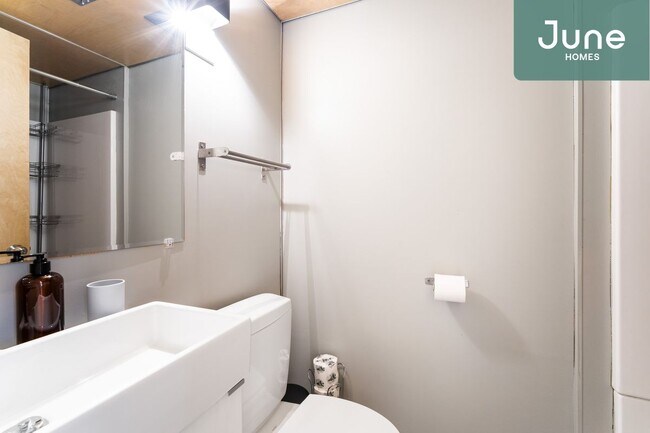 Foto del edificio - Full room in 6-bed/6.0-bath Home