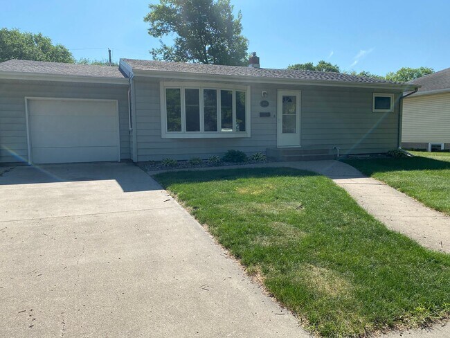 Building Photo - 3 Bedroom in North Fargo!!