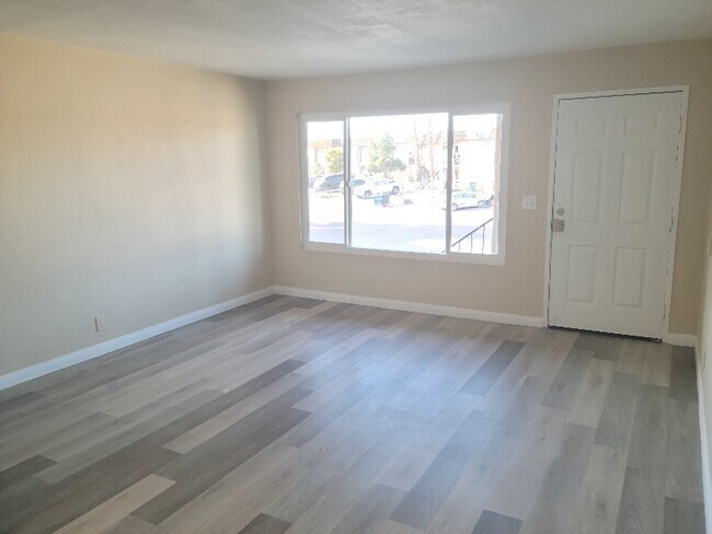 Building Photo - 3701 Thomas Ave