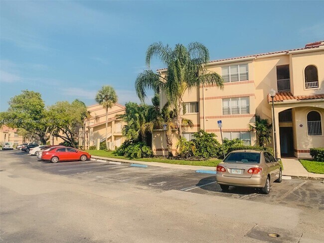 Foto del edificio - 3360 Pinewalk Dr N