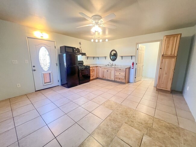Building Photo - 626 S Park Cir