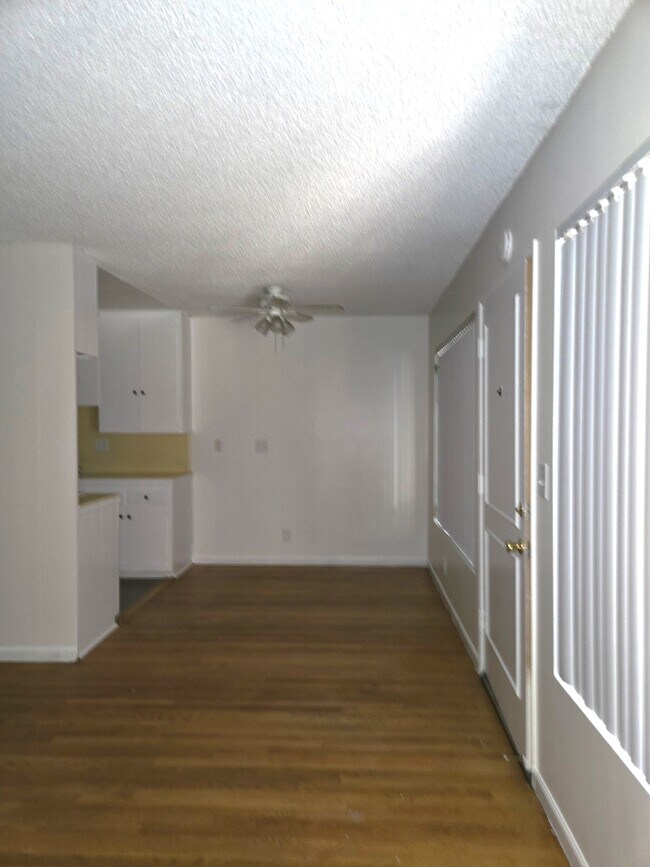 Foto del edificio - 1329 E 1st St