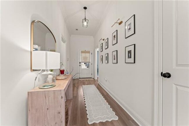 Building Photo - Golf Course and Pond Views