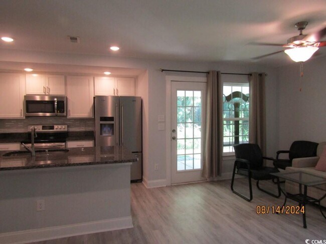 Building Photo - 2800 Mercer Dr