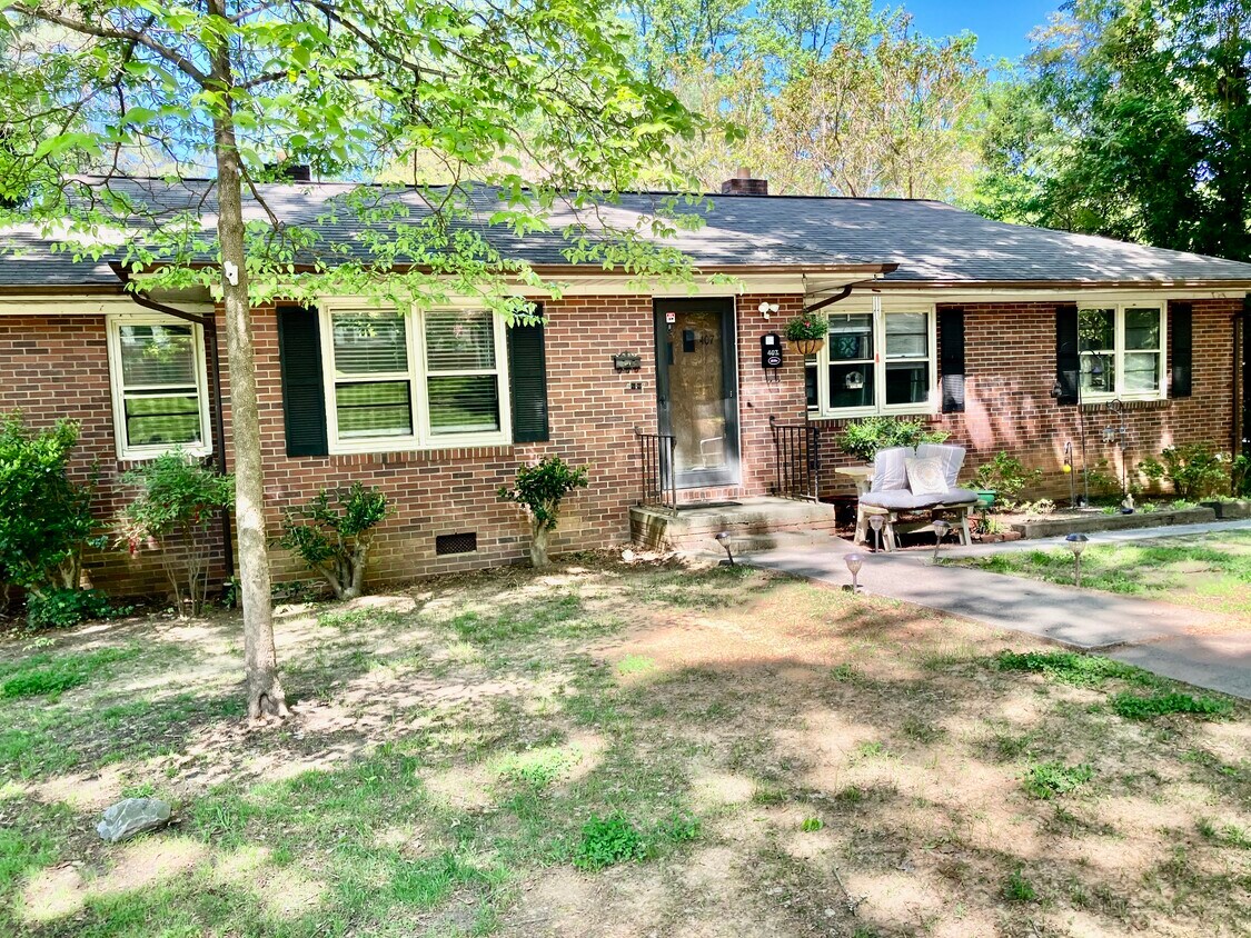 407 Elizabeth St Unit B, Gastonia, NC 28054 Apartments in Gastonia