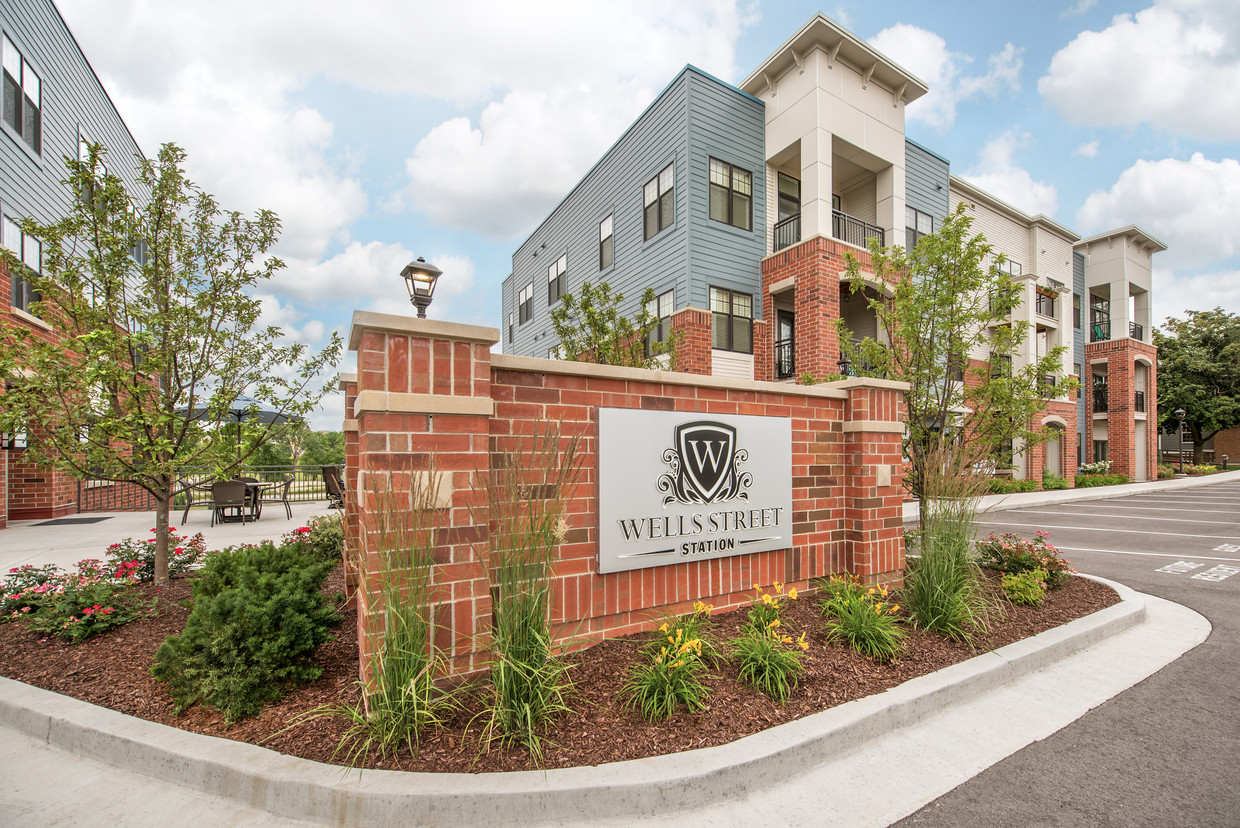 Señal de monumento de Wells Street Station Apartments - Wells Street Station