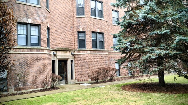 Building Photo - 2221 Ridge Ave
