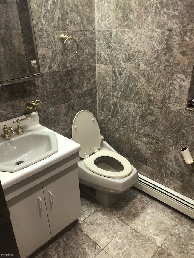 Foto del edificio - 3 br, 2.5 bath  - 6244 69th Pl