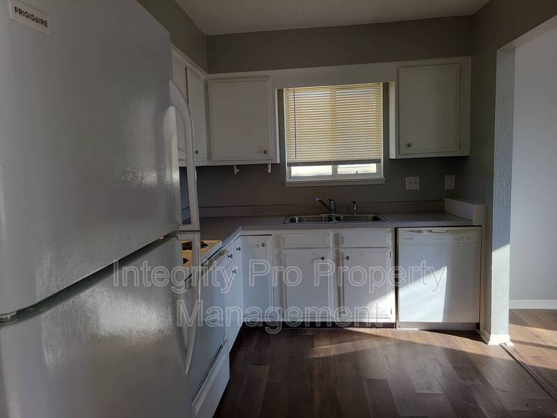 87 Manor Dr, Eldridge, IA 52748 Condo for Rent in Eldridge, IA