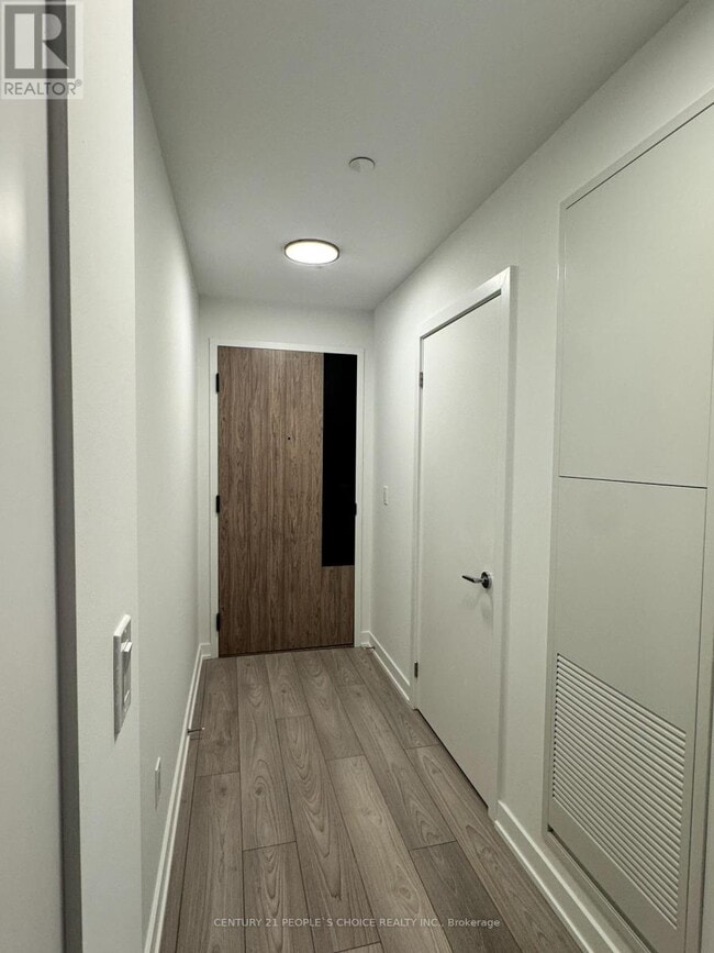 Building Photo - 1007 The Queensway