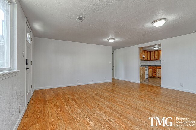Building Photo - QUAINT 3 BEDROOM HOME-PRICED RIGHT!