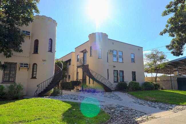 Building Photo - 600 E Garfield Ave