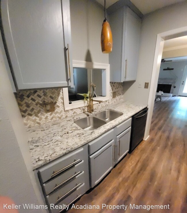 Building Photo - 3 br, 1.5 bath House - 12 Larkspur