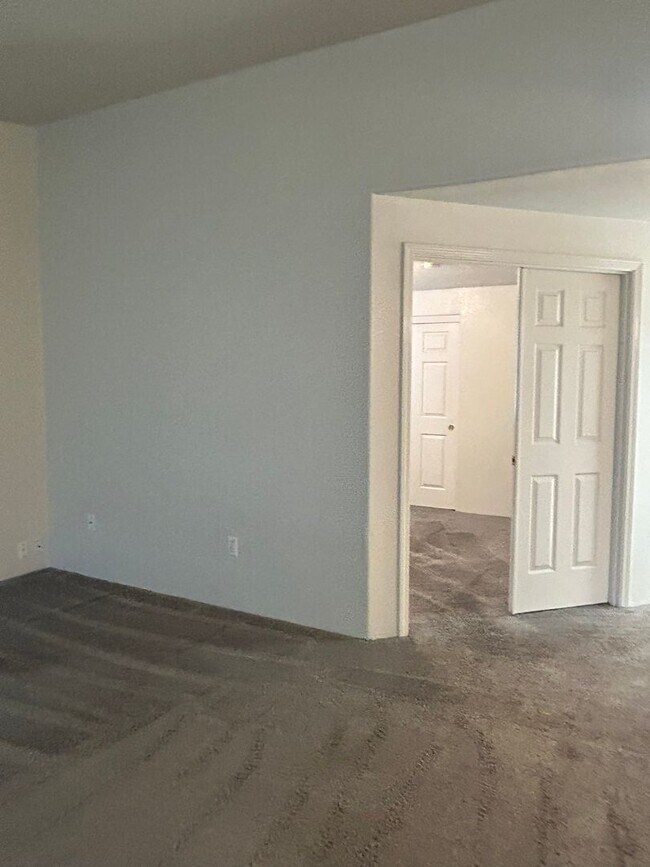 Foto del edificio - 2950-2952 Stacie Wy