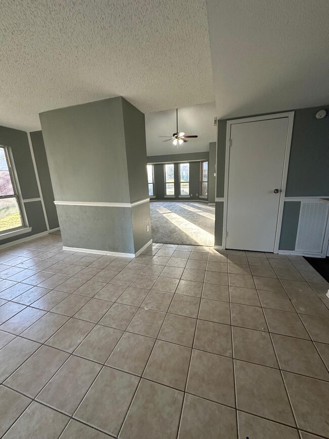 Building Photo - 2401 Forestmeadow Dr