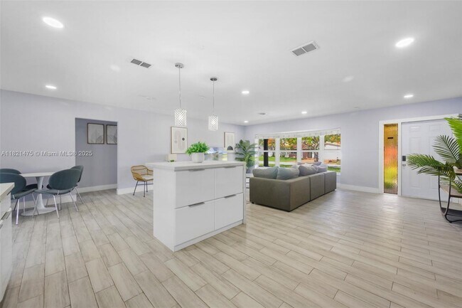 Foto del edificio - 5240 NE 14th Terrace