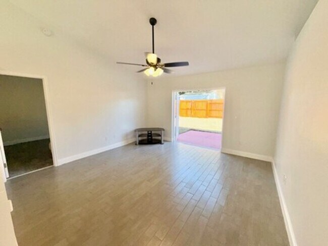 Foto del edificio - Sanford - 3 Bedroom, 2 Bathroom - $2295.00