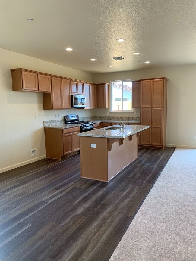 Foto del edificio - Spacious & Stylish 3 Bed, 2 Bath Home  Des...