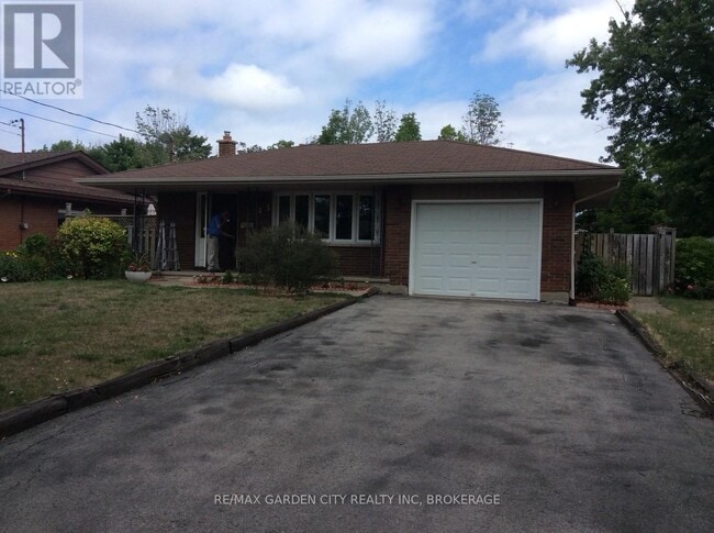 Building Photo - 43 Dunvegan Rd