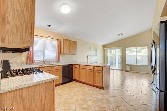 Foto del edificio - 7865 Blue Charm Ave