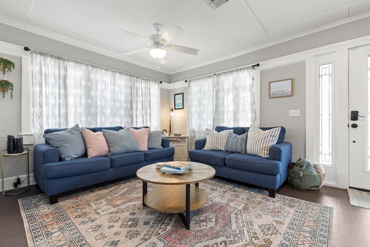 Foto principal - 520 22nd St W