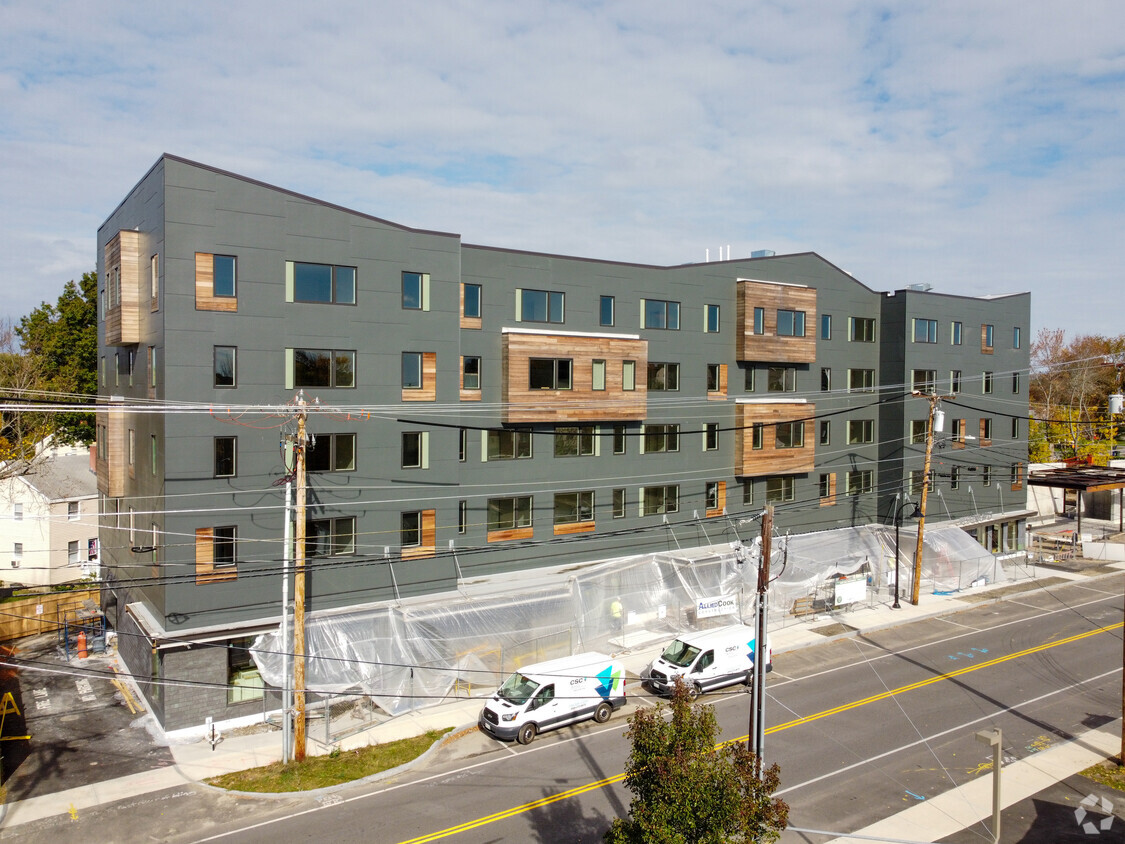 Building Photo - West End Apartments