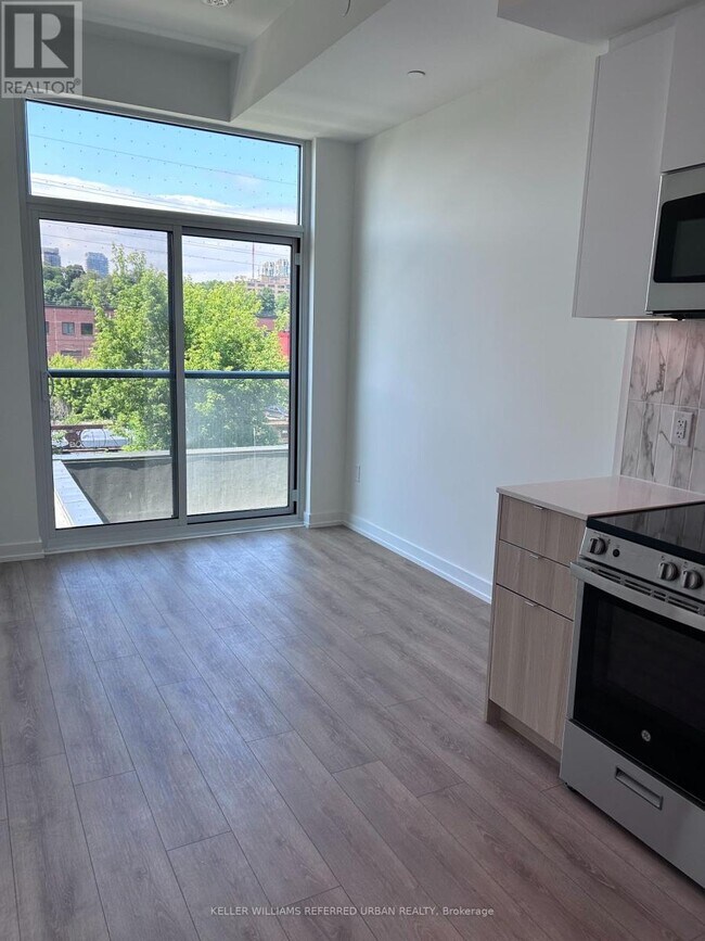 311500 DUPONT St, Toronto C02, ON M6G 1Y7 House for Rent in Toronto