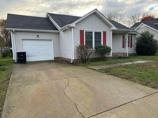 Building Photo - Charming Single Family Home in Clarksville