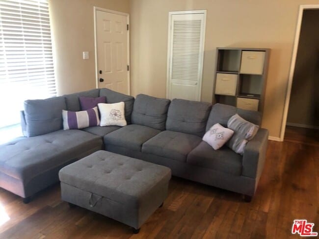 Foto del edificio - 8318 Altavan Ave