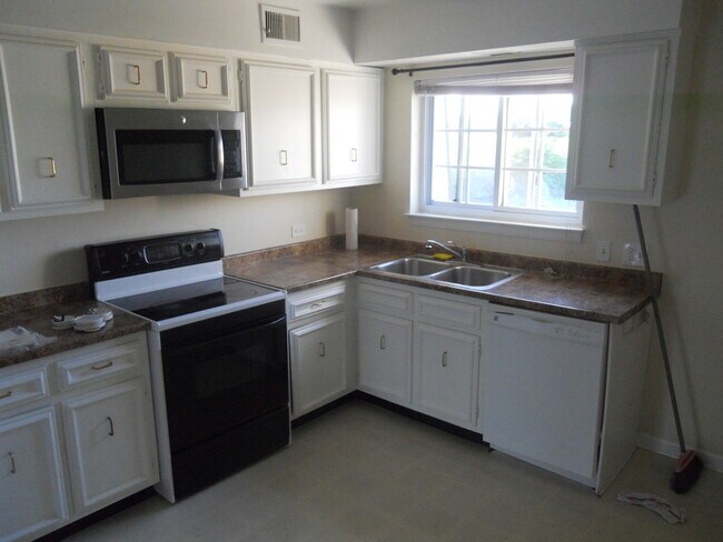 Foto del edificio - 9438 Bay Colony Dr
