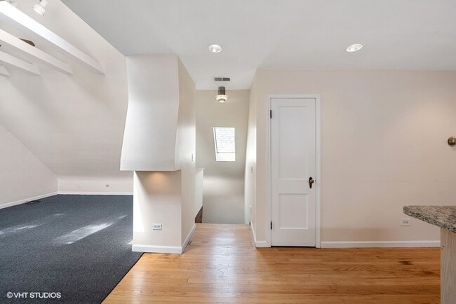 Foto del edificio - 1128 W Oakdale Ave