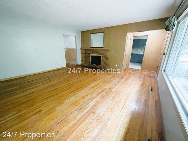 Foto del edificio - 3 br, 1.5 bath House - 1816 NE 132nd Ave.