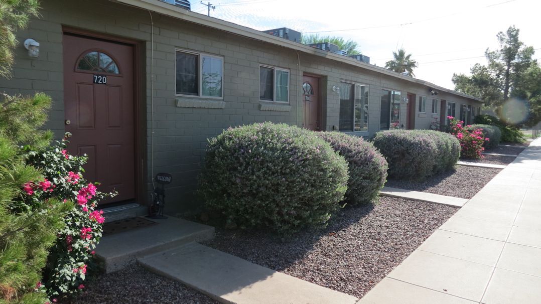 Front - 718 W McKinley St
