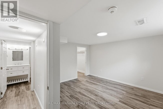 Building Photo - 250 Grantham Ave