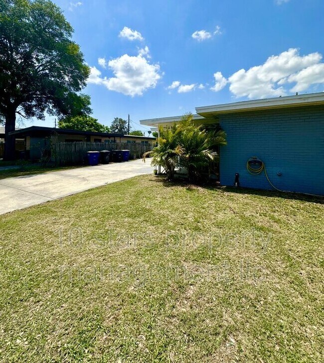 Foto del edificio - 226 North Saturn Avenue