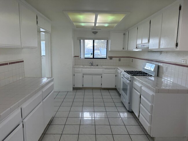 Building Photo - READY NOW! 3+2 Home In Golden Hills East With Garage!