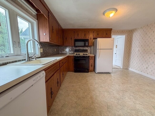 Photo - 233 Forest St House