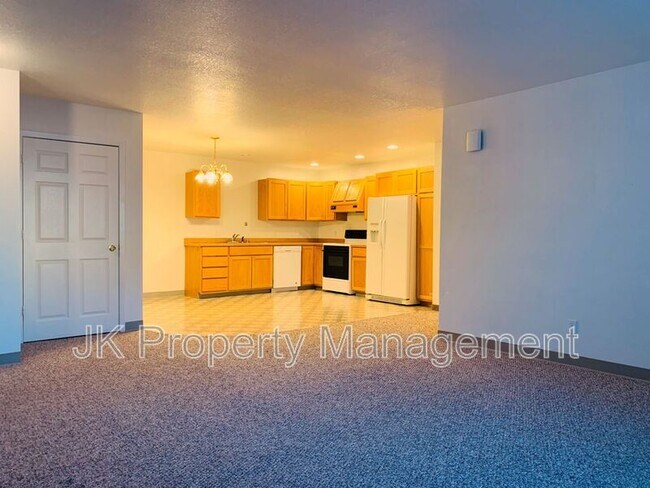Building Photo - 1613 Sand Court