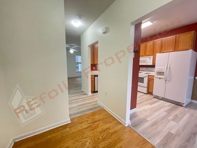 Building Photo - Cozy Downtown Cary Townhome with 3 Bedroom...